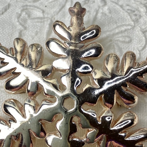 Silver Snowflake Pin - Picture 2 of 8